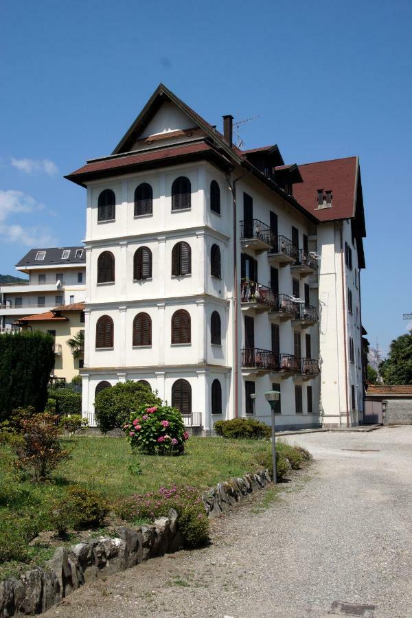 La Pineta Apartment Stresa Bagian luar foto